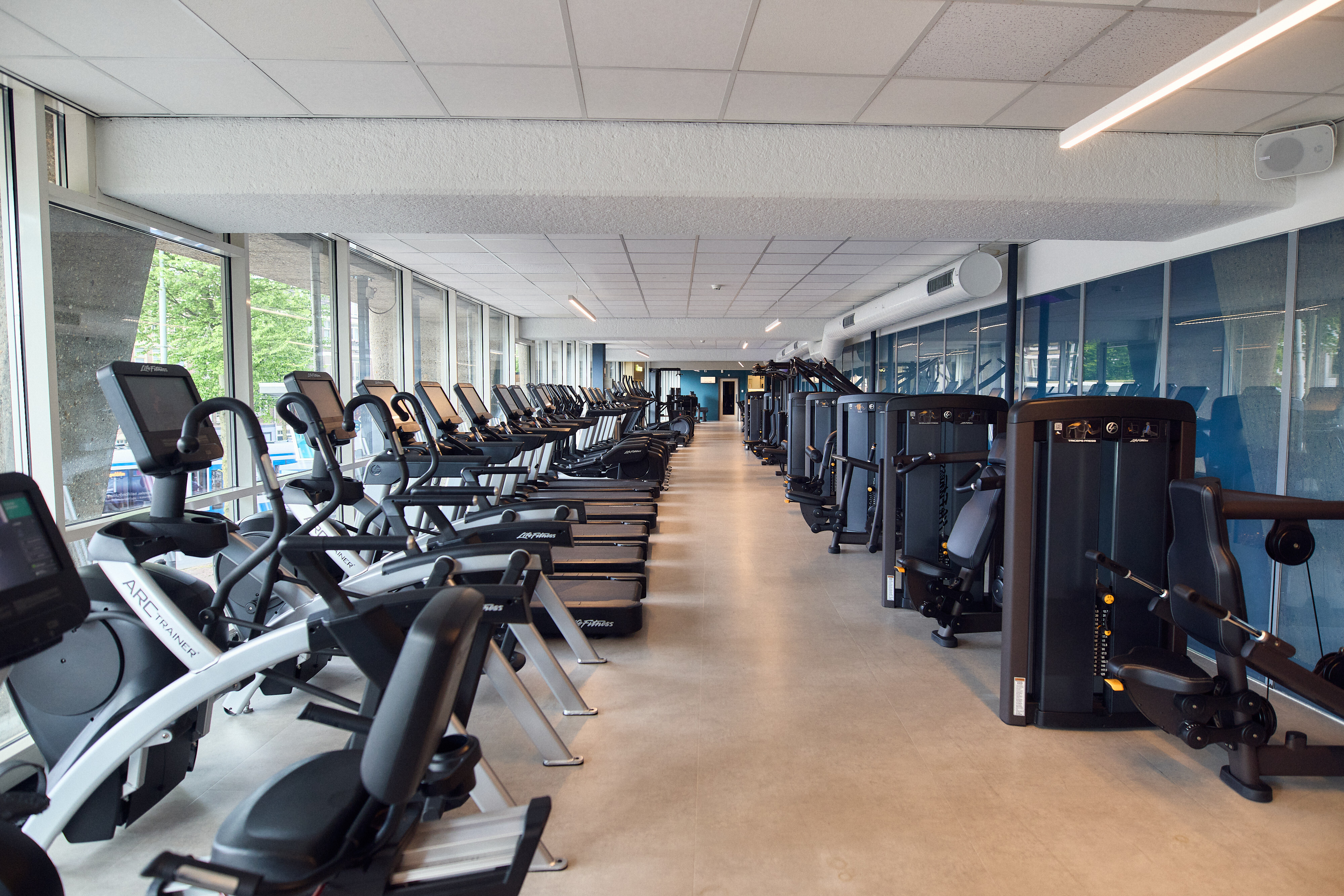 Treadmills and the gym floor at David Lloyd Amsterdam