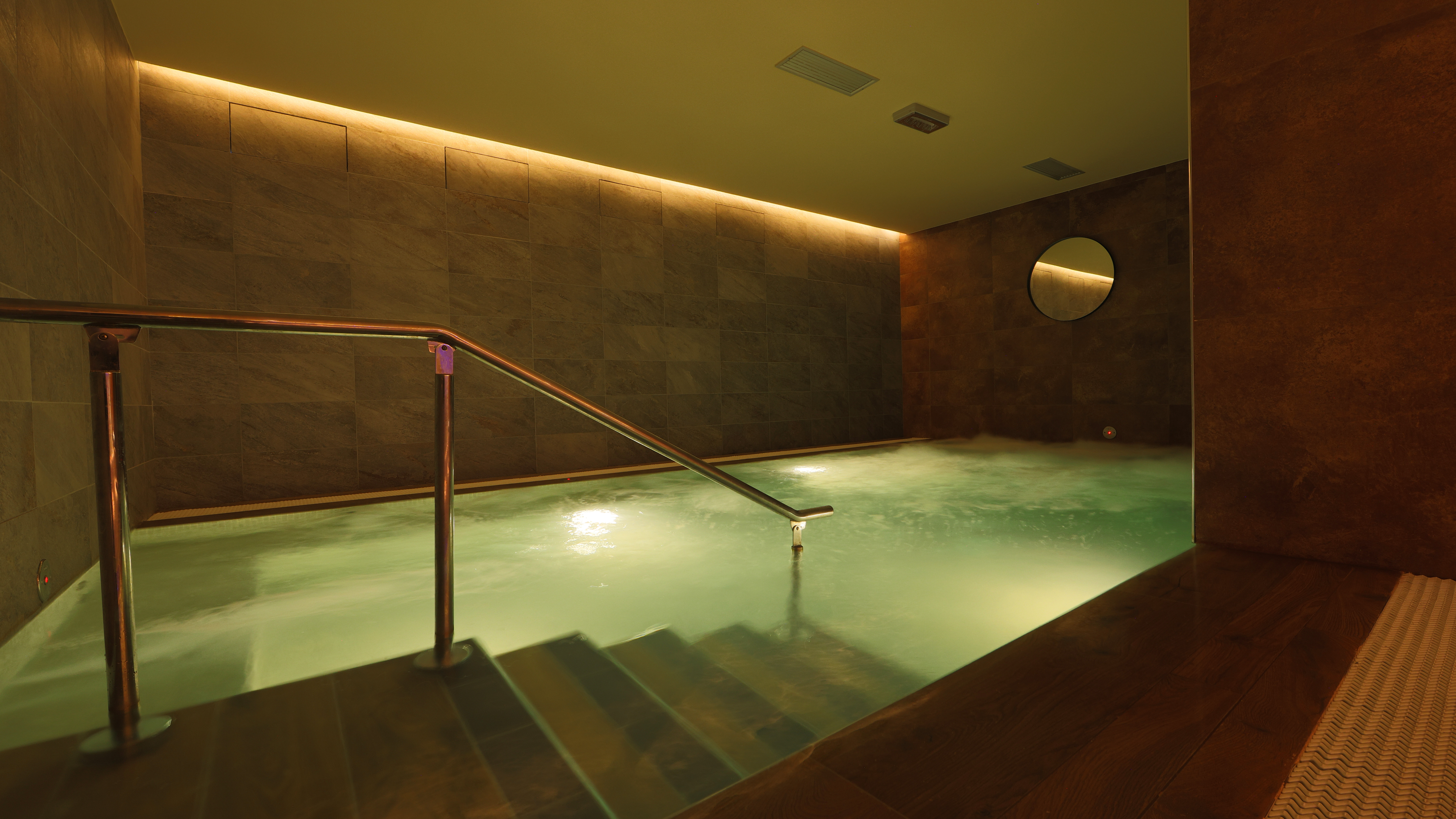 An inviting hydropool