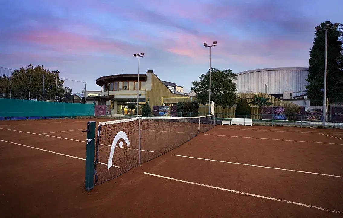 Moderna Club Tennis Court