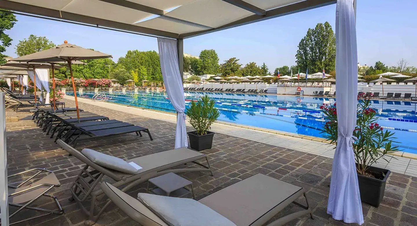 Malaspina Club Swimming Pool