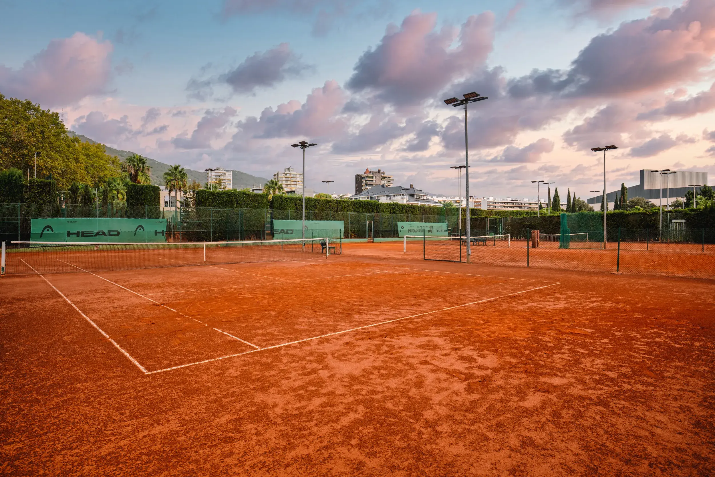 Outdoor tennis court in Turó
