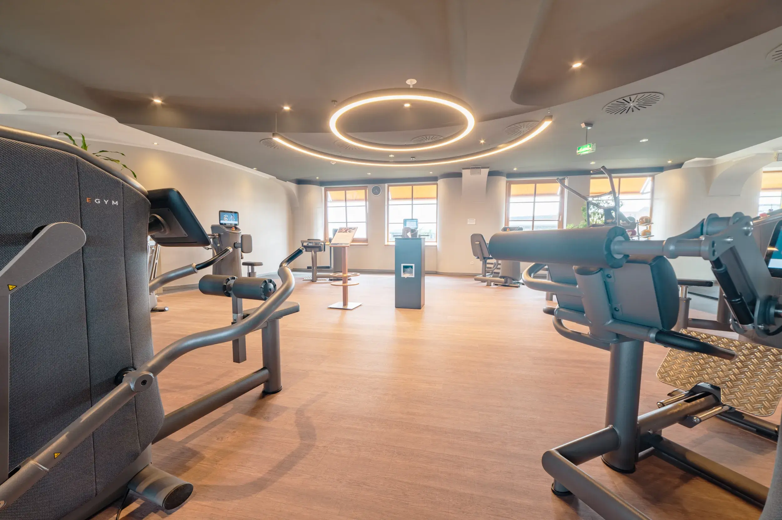 EGYM-Geräte im Fitnessbereich