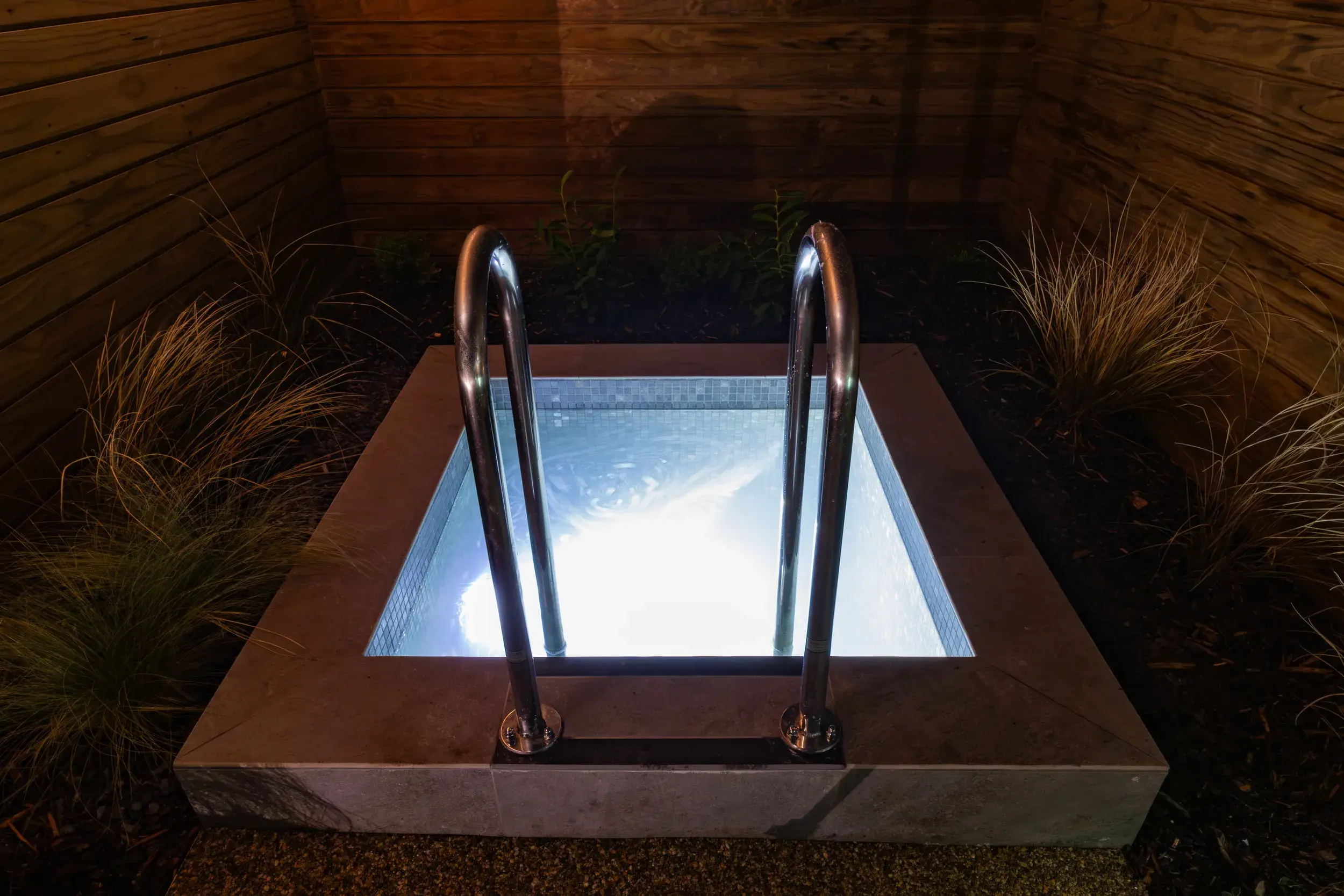 Plunge pool