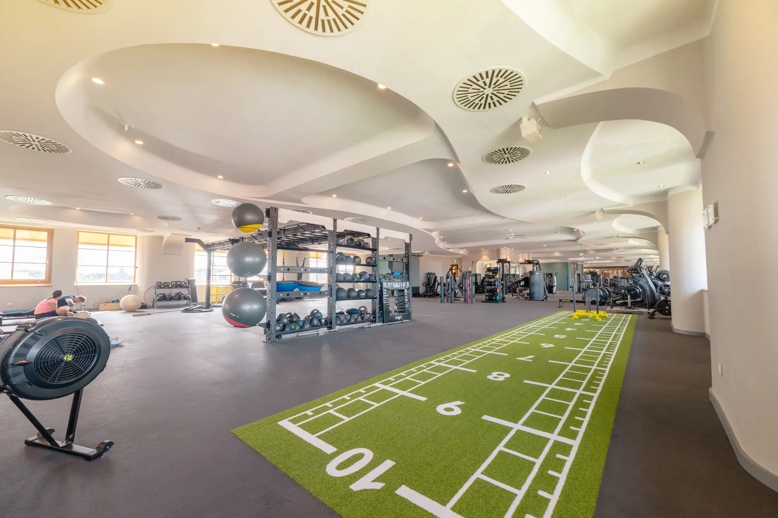 Der Innenbereich eines Fitnessstudios bei David Lloyd Meridian