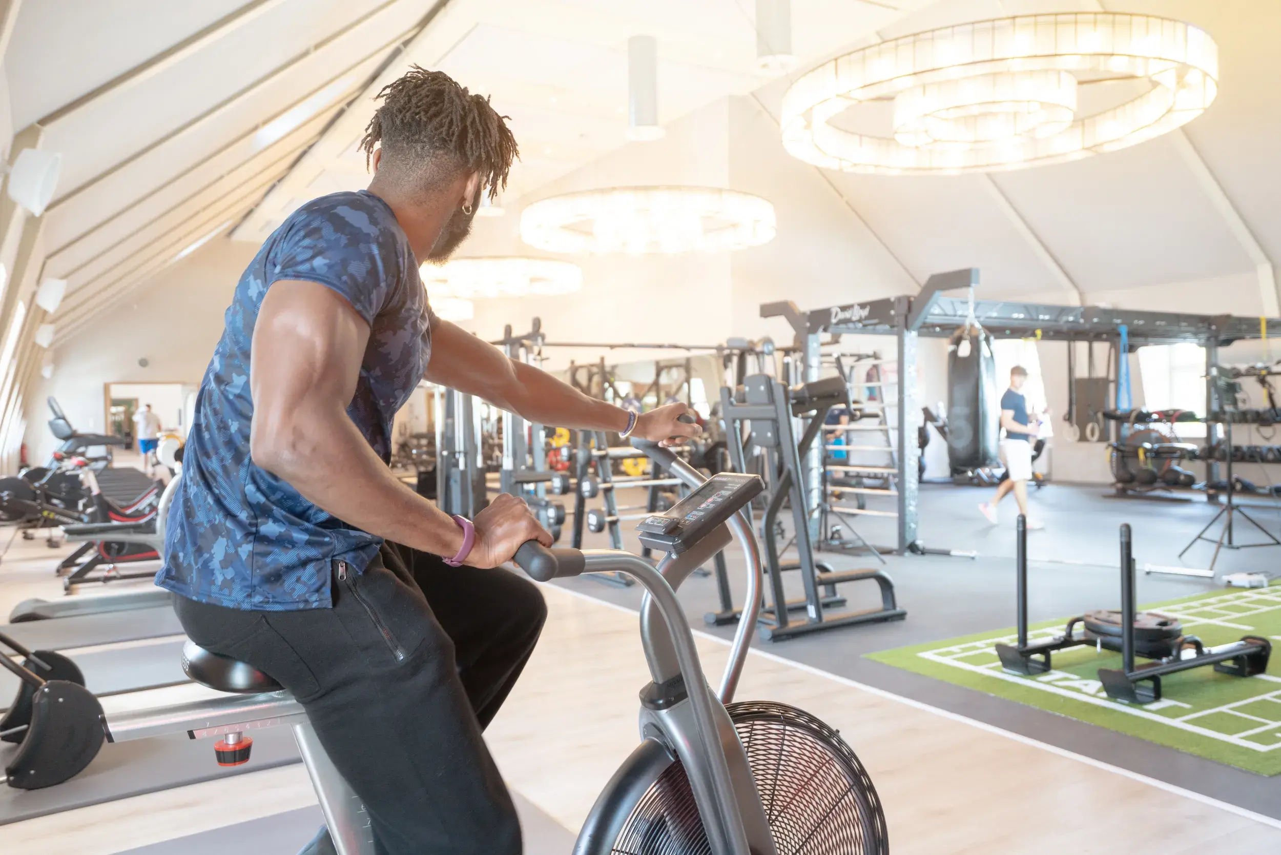 Der Innenbereich des Fitnessstudios im David Lloyd Meridian Club