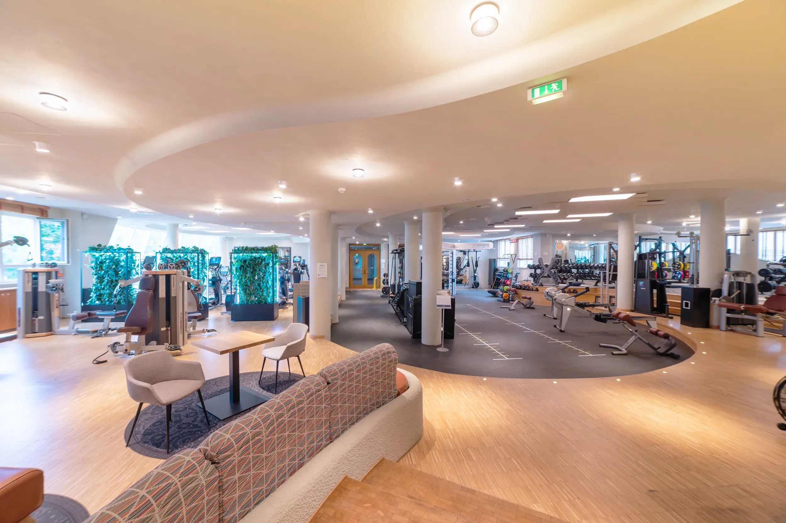 Der Innenbereich eines Fitnessstudios bei David Lloyd Meridian