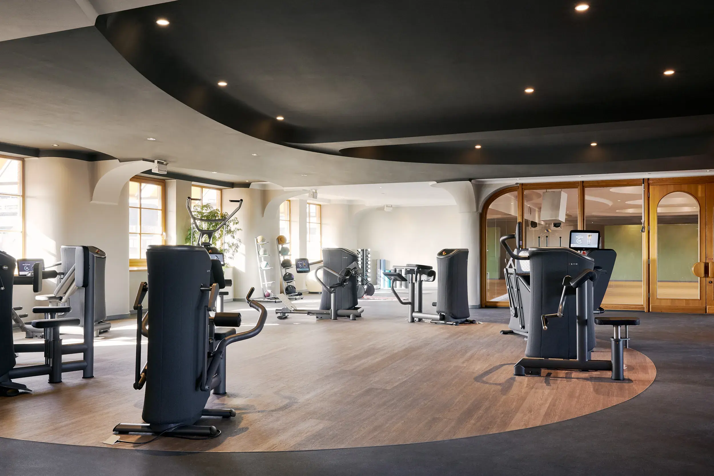 EGYM-Geräte im Fitnessbereich