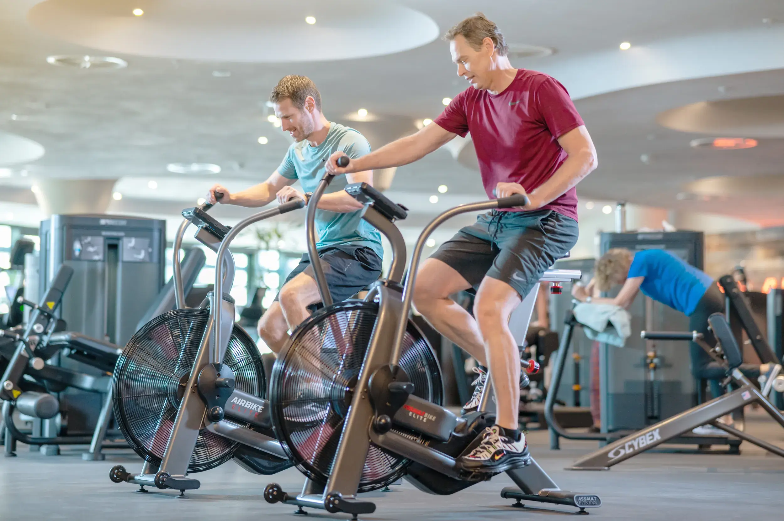 Two men cycling in the gym in Frankfurt