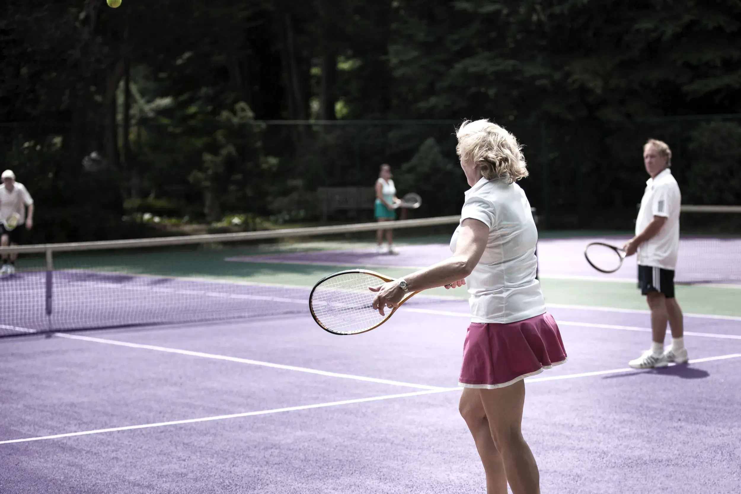 Two people playing a tennis match