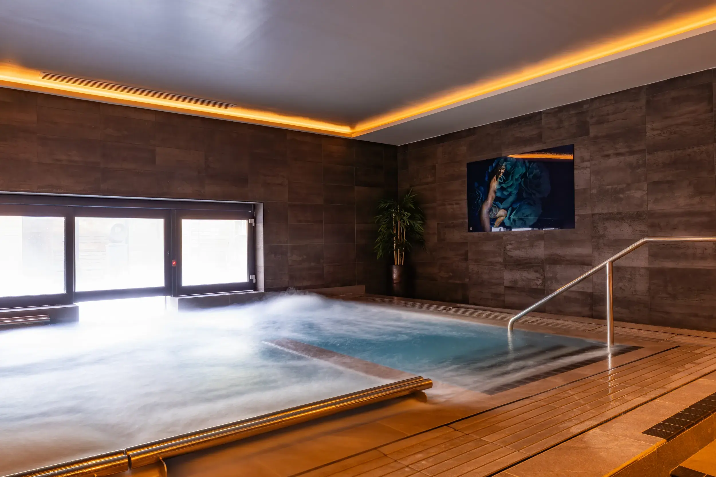 The indoor whirlpool at David Lloyd Lichfield
