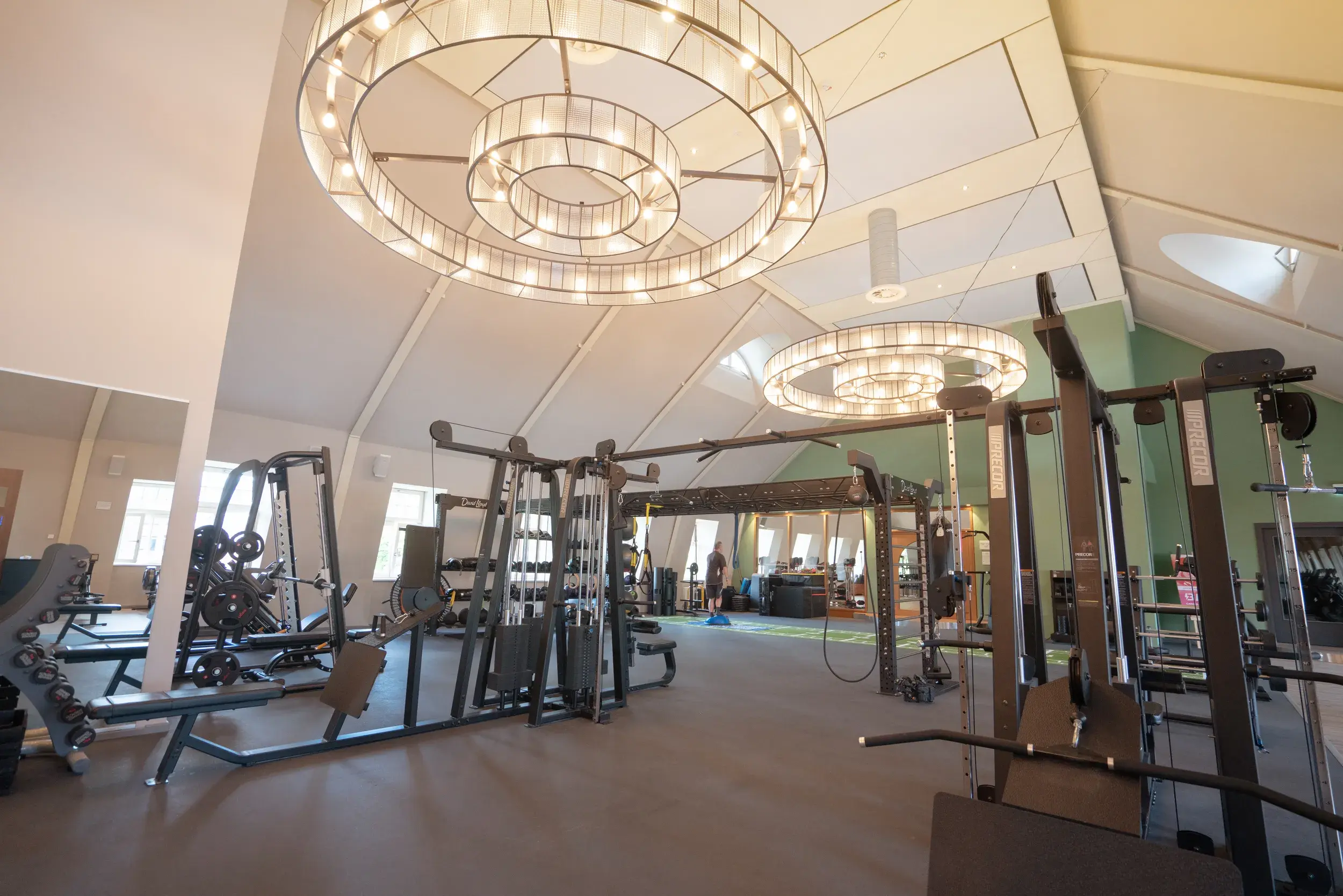 Der Innenbereich eines Fitnessstudios bei David Lloyd Meridian Barmbek