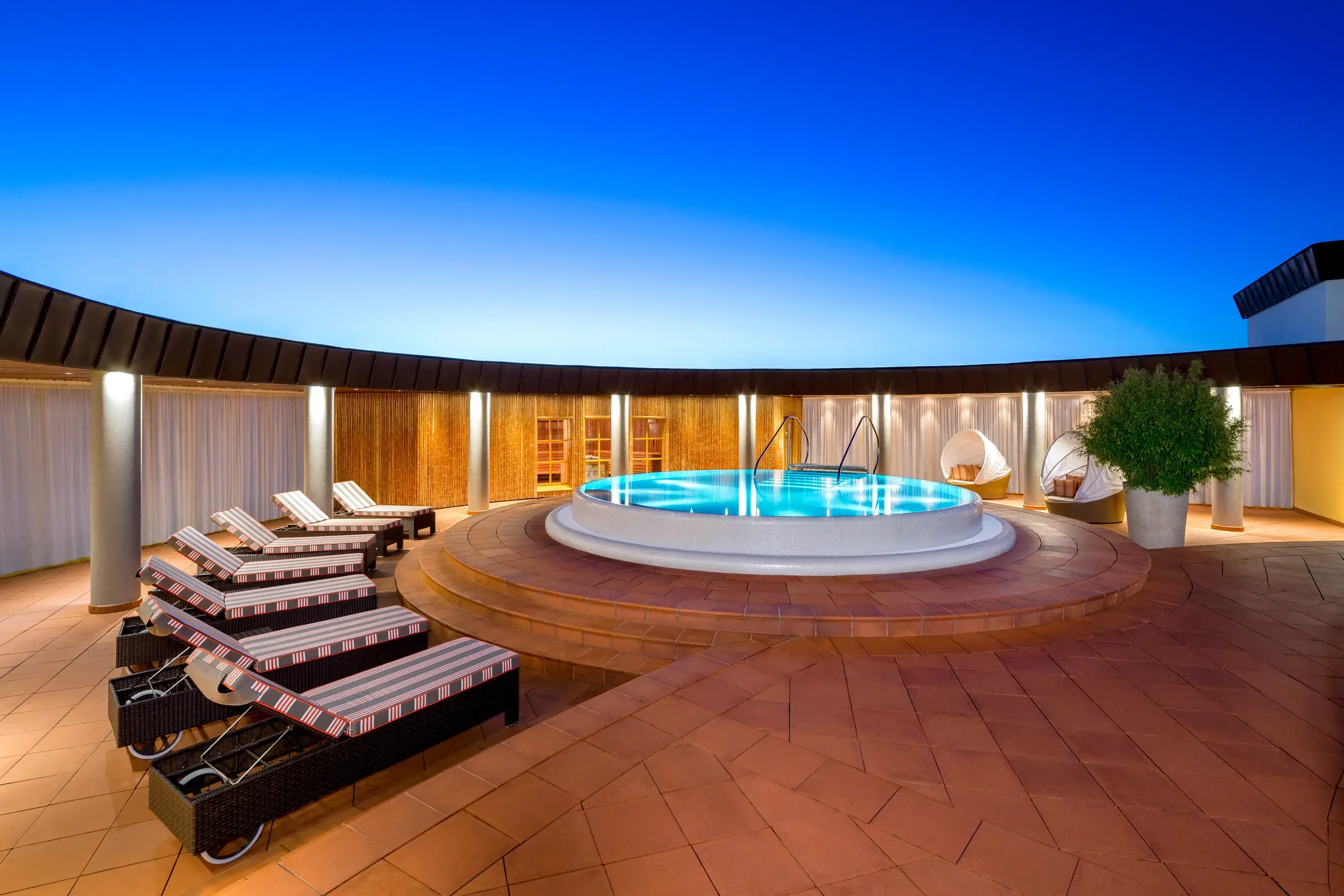 Alstertal's outdoor relaxation pool