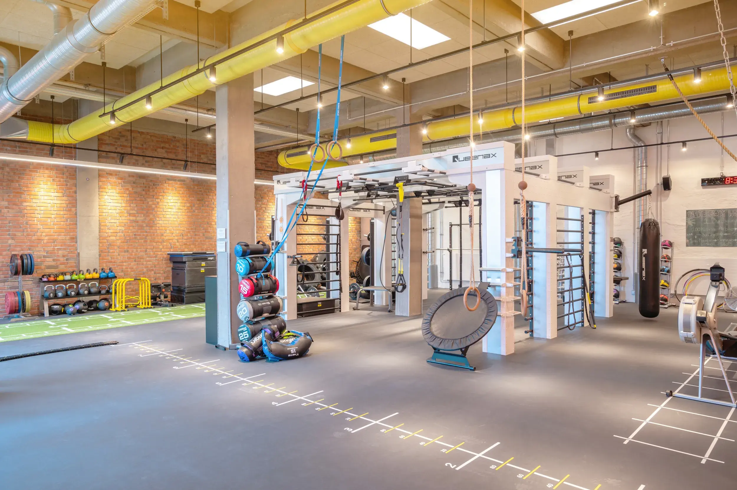 Der Innenbereich eines Fitnessstudios bei David Lloyd Meridian