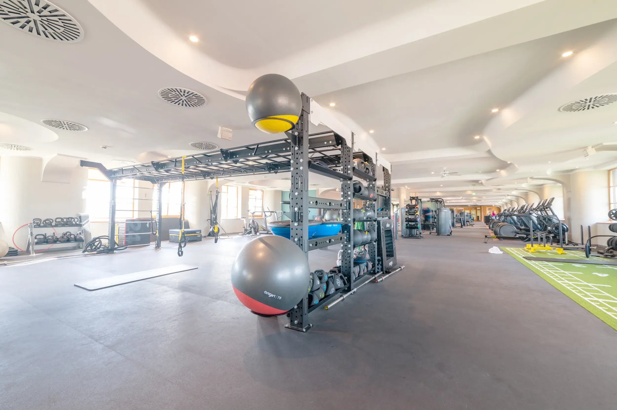 Der Innenbereich eines Fitnessstudios bei David Lloyd Meridian