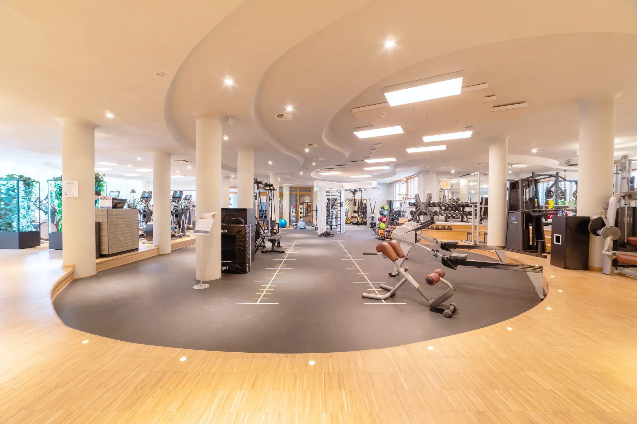 Der Innenbereich eines Fitnessstudios bei David Lloyd Meridian