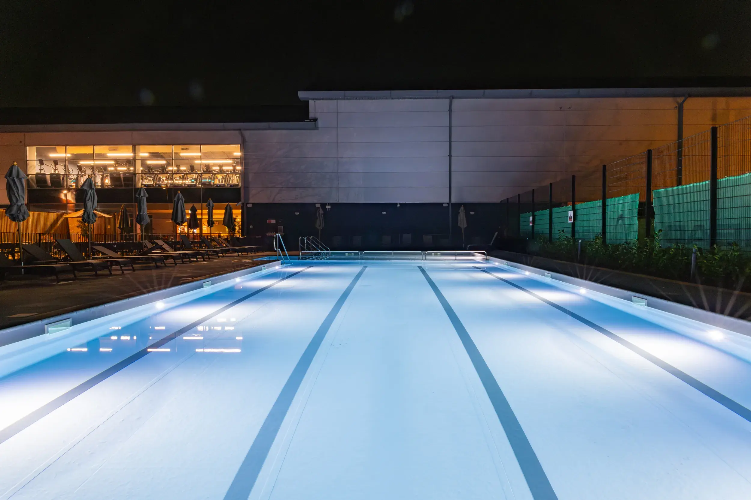 The outdoor swimming pool at David Lloyd Oxford 