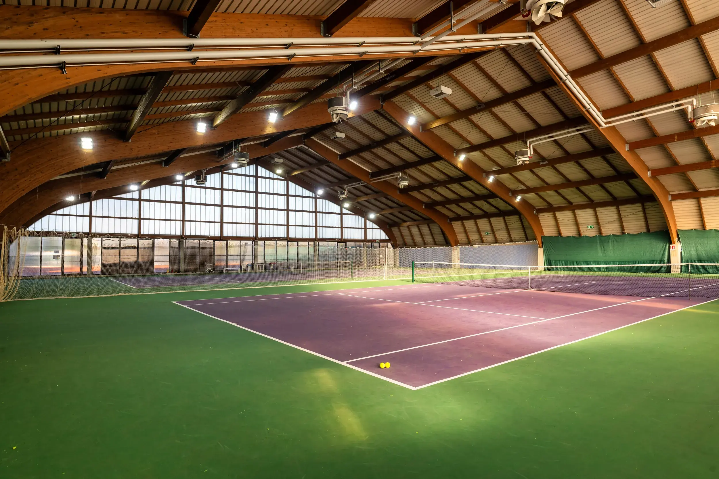 David Lloyd Modena indoor tennis court