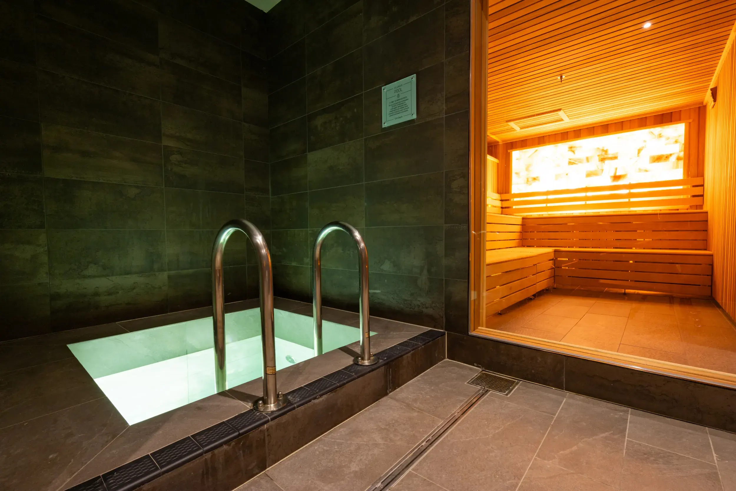 The plunge pool and sauna at David Lloyd Rugby