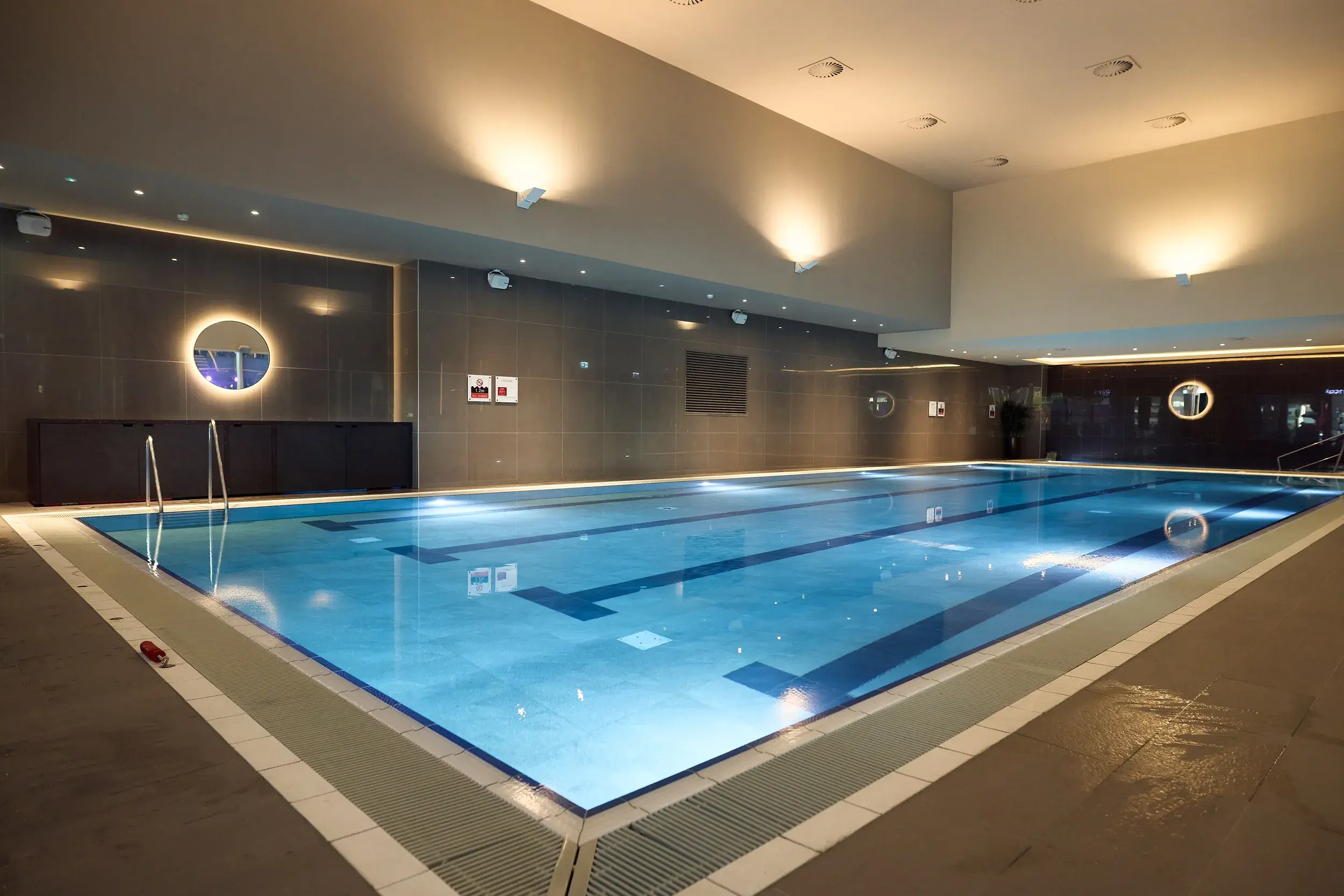 Indoor pool in David Lloyd Amsterdam