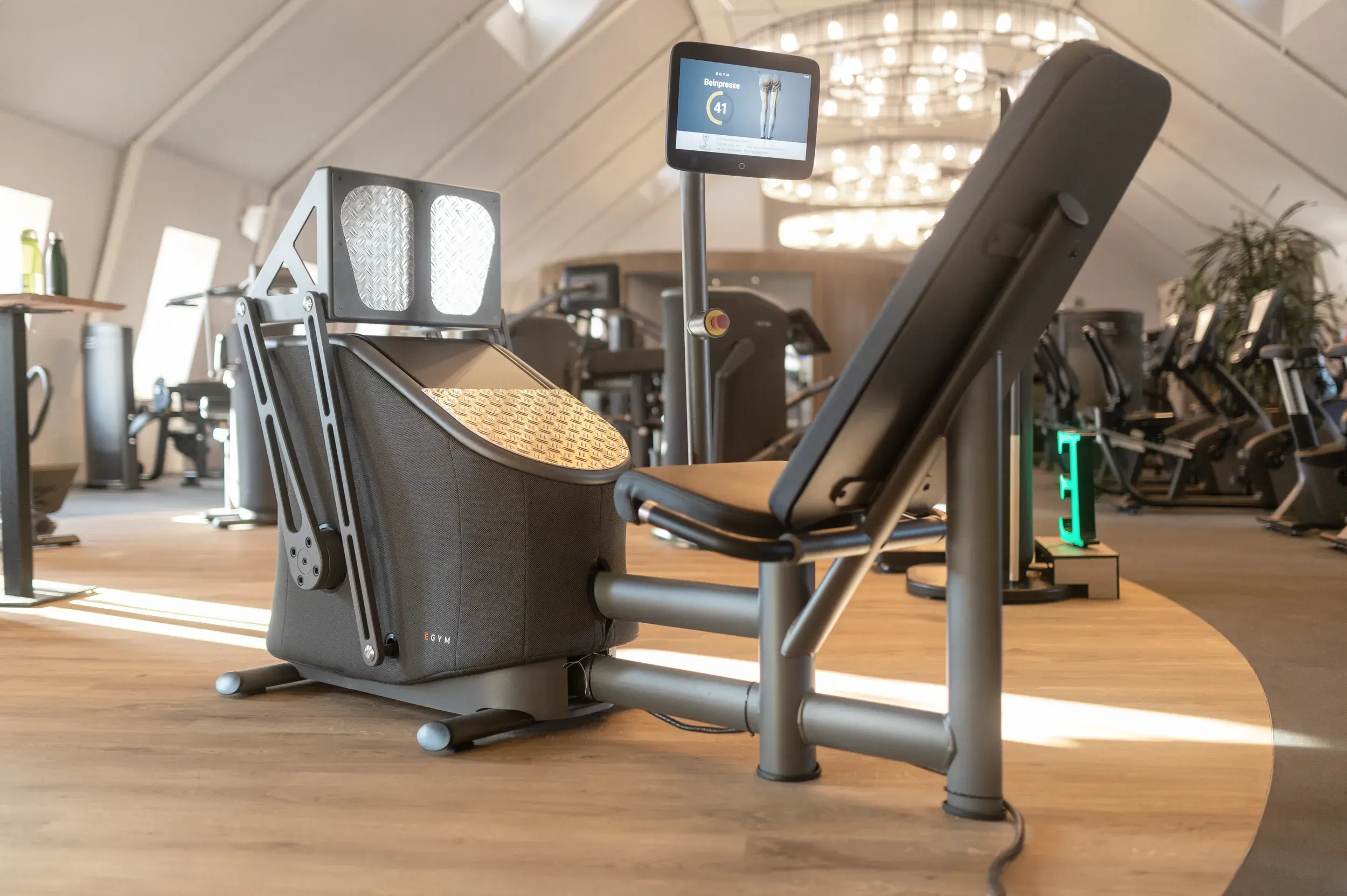 EGYM-Geräte im Fitnessbereich
