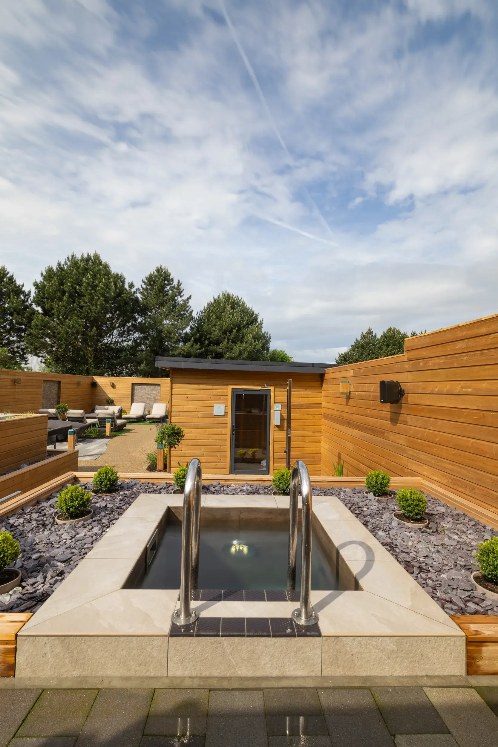 Outdoor plunge pool